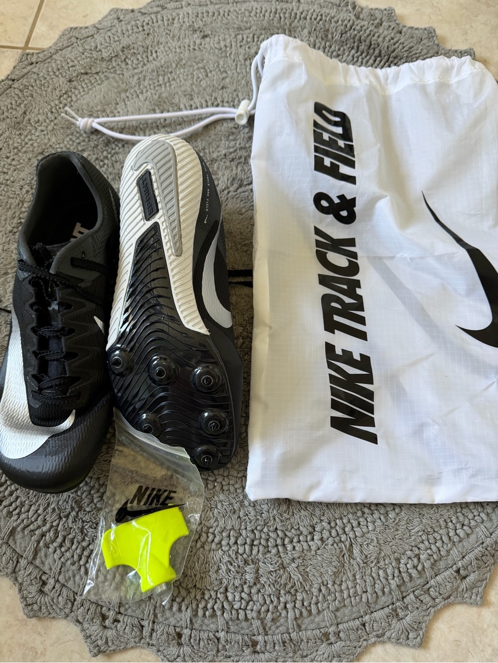 Nike Rival Men’s Track Spikes Shoes with Neon Spike Keys NWOT